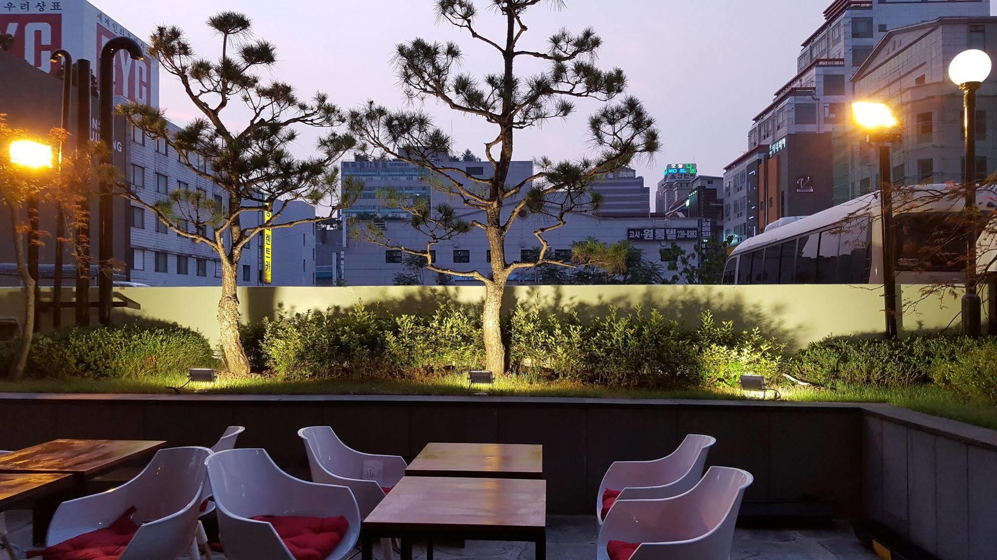 I.Y Hotel スウォン エクステリア 写真
