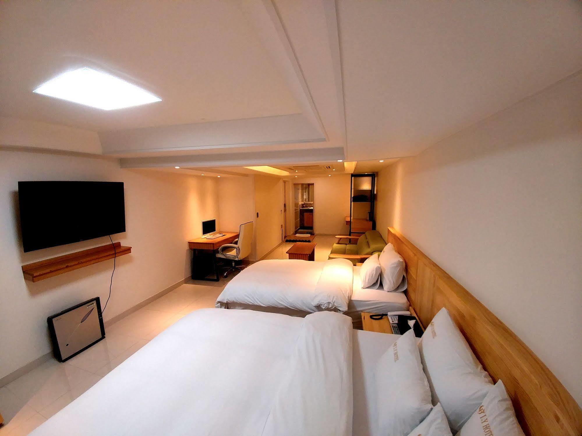 I.Y Hotel スウォン エクステリア 写真
