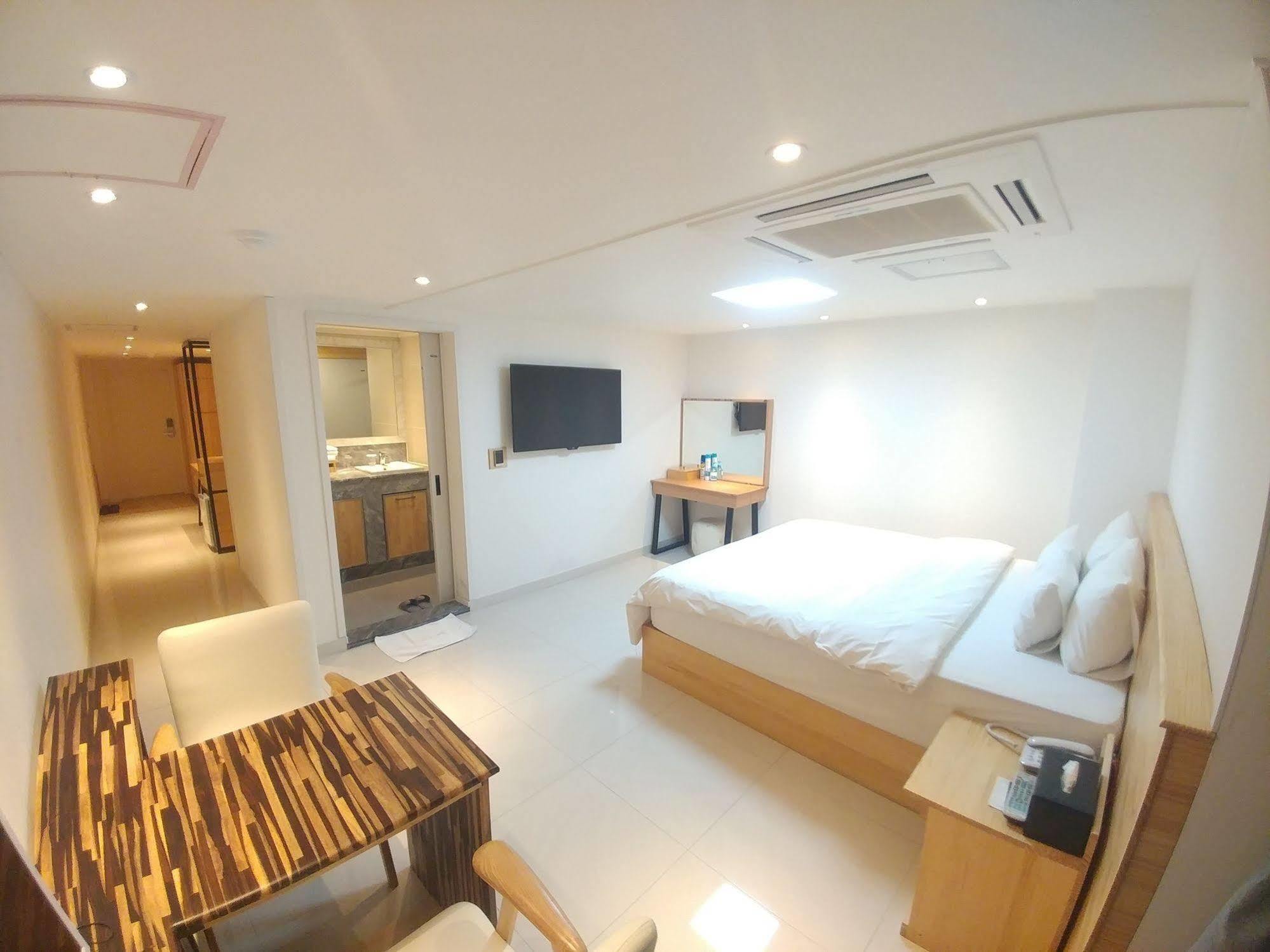 I.Y Hotel スウォン エクステリア 写真
