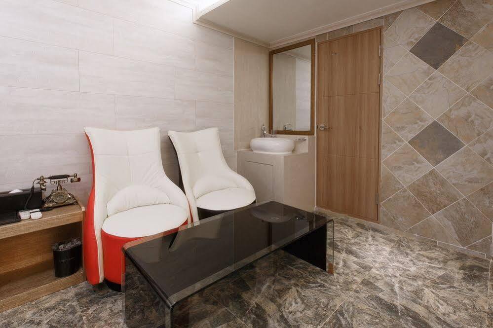 I.Y Hotel スウォン エクステリア 写真