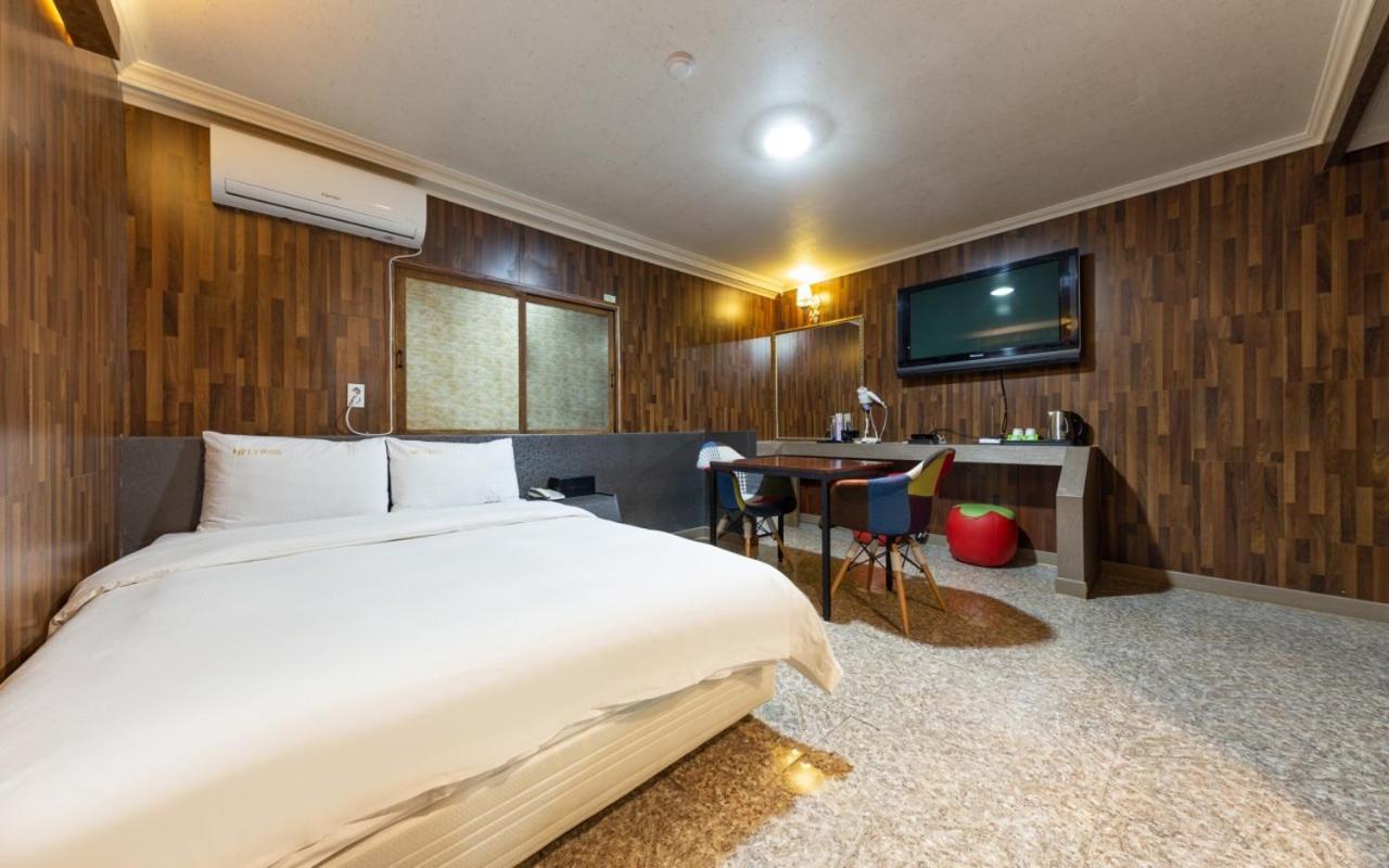 I.Y Hotel スウォン エクステリア 写真