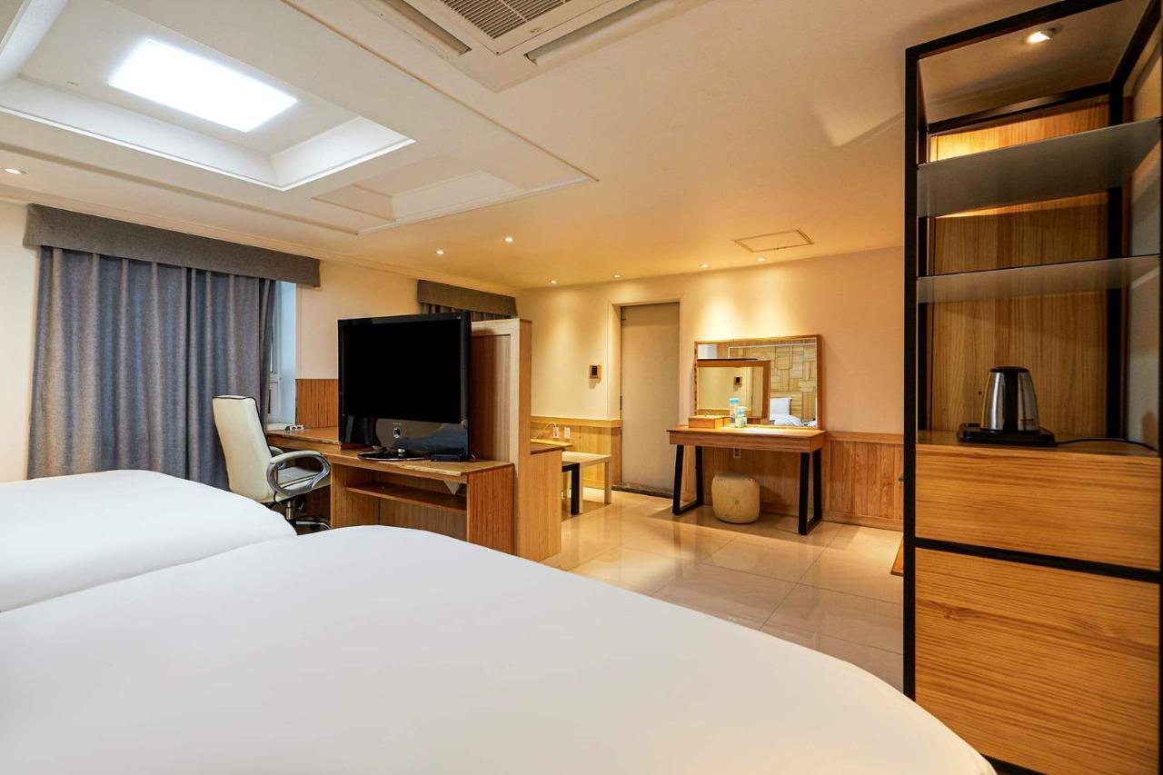 I.Y Hotel スウォン エクステリア 写真